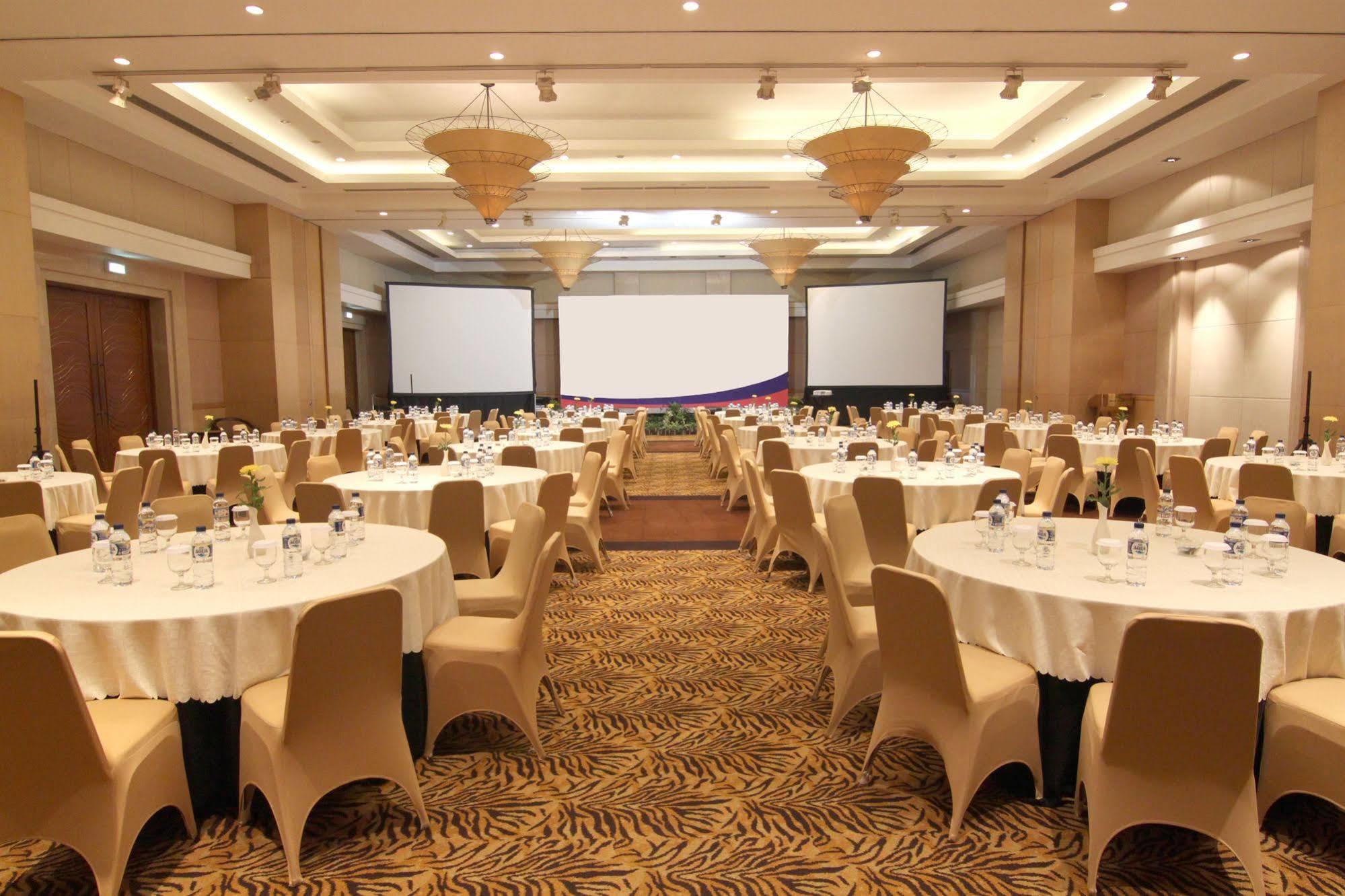 Hotel Santika Premiere Malang Esterno foto