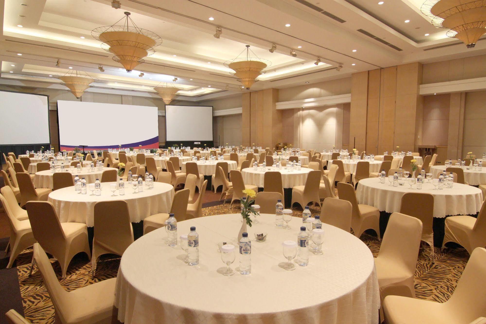 Hotel Santika Premiere Malang Esterno foto